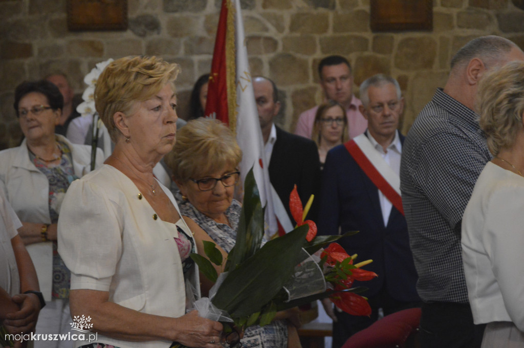 Prymas zdecydował. Parafianie z kolegiaty żegnają [ZDJĘCIA]