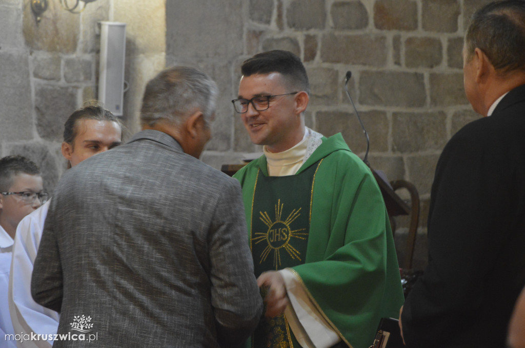 Prymas zdecydował. Parafianie z kolegiaty żegnają [ZDJĘCIA]