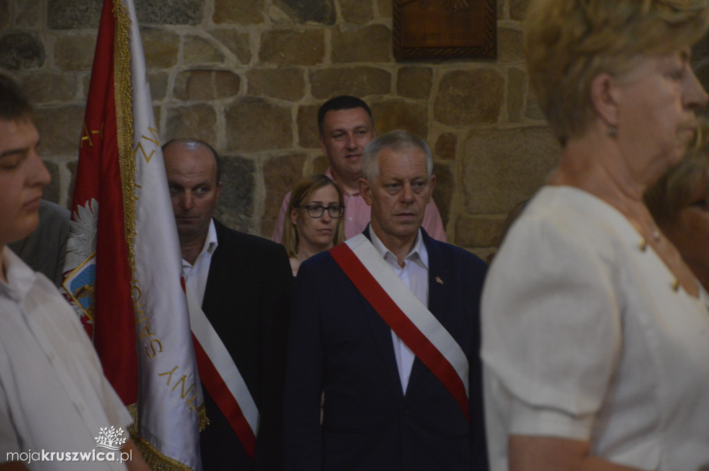 Prymas zdecydował. Parafianie z kolegiaty żegnają [ZDJĘCIA]