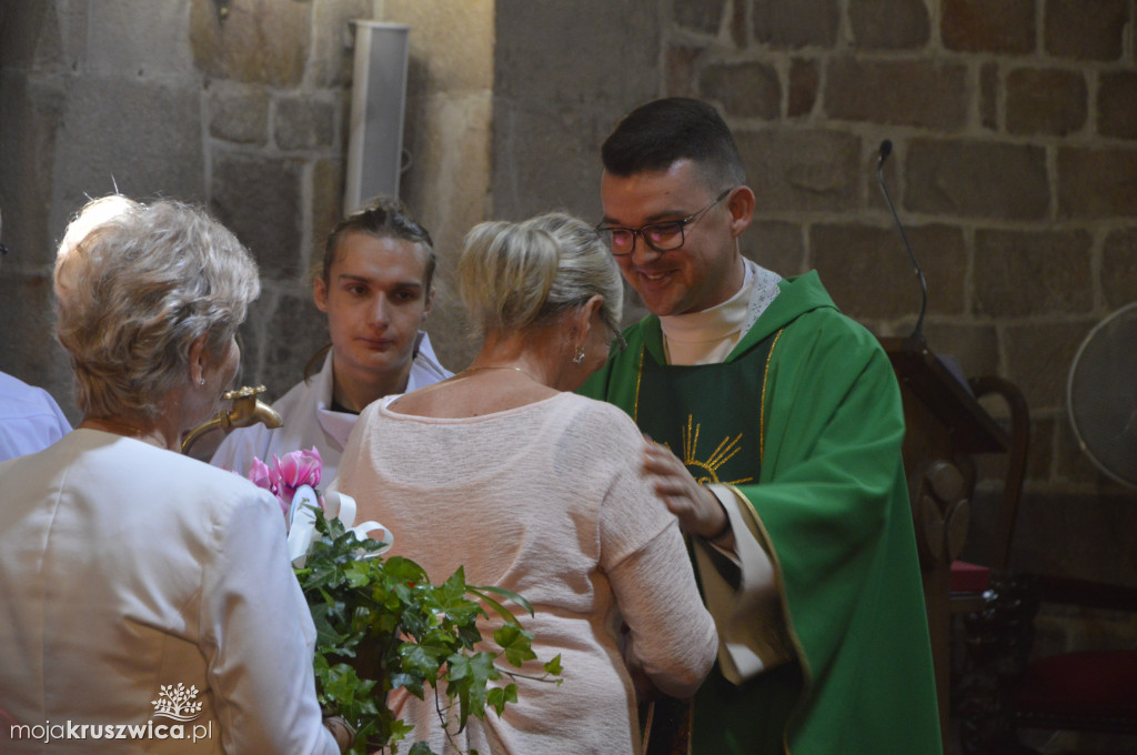 Prymas zdecydował. Parafianie z kolegiaty żegnają [ZDJĘCIA]