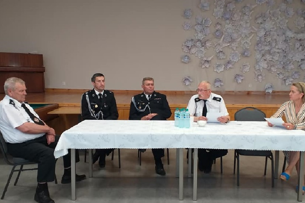 W Woli Wapowskiej zebrali się strażacy.