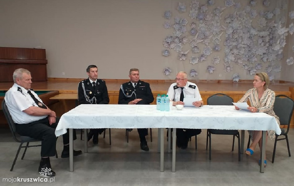 W Woli Wapowskiej zebrali się strażacy.