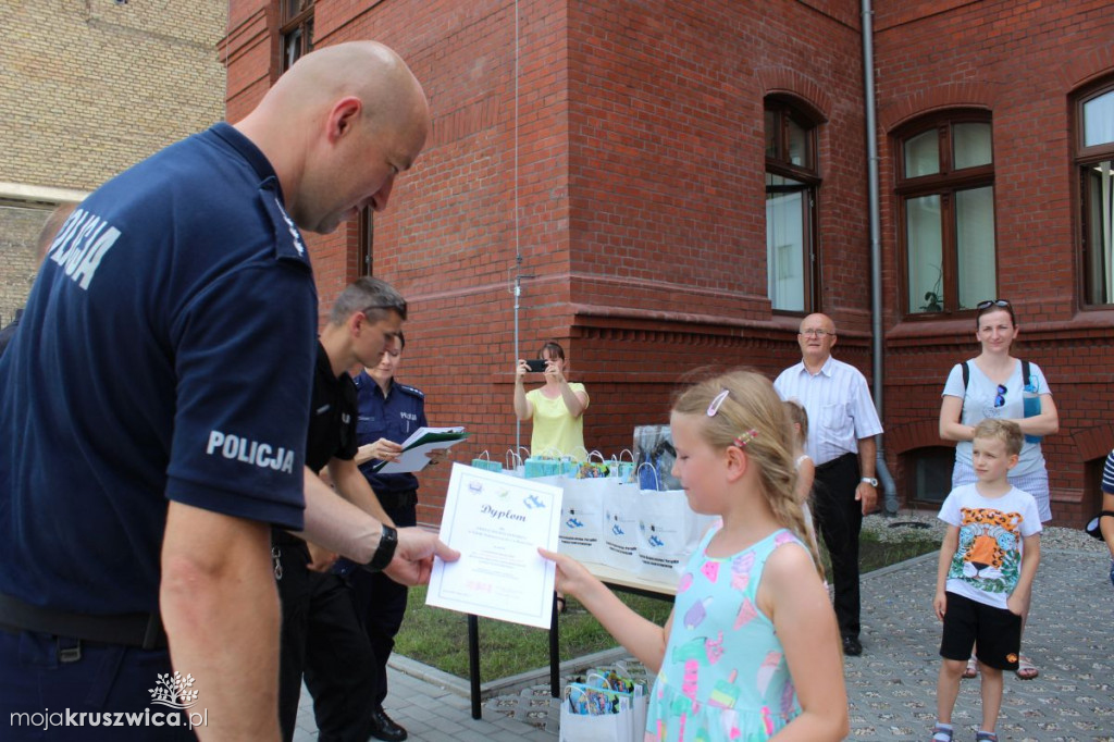 Dzieci narysowały policyjnego przewodnika z psem