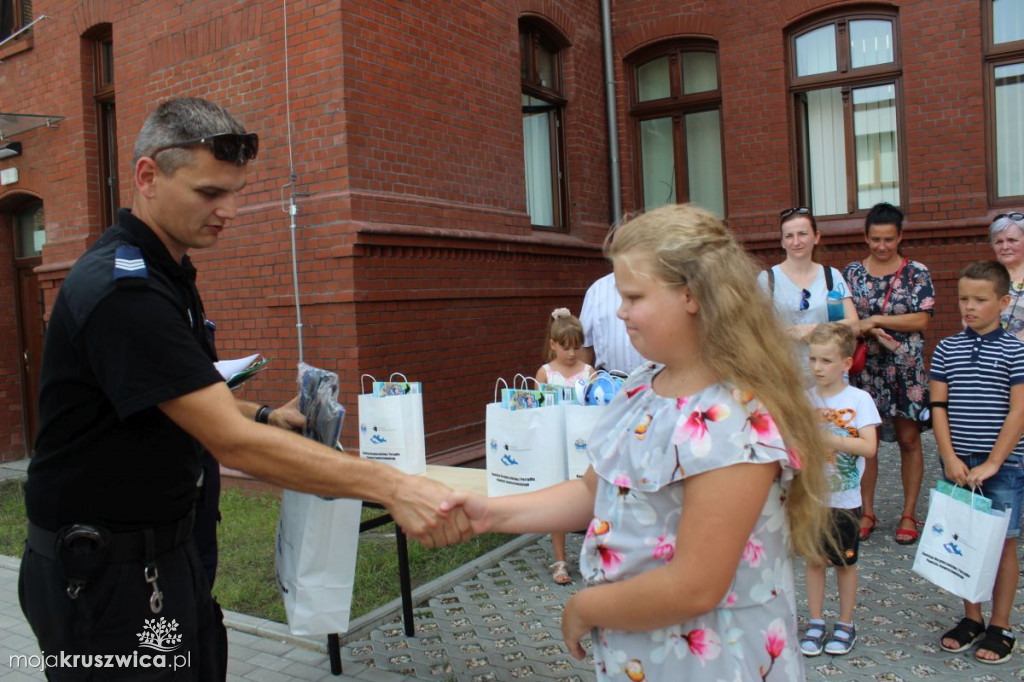 Dzieci narysowały policyjnego przewodnika z psem