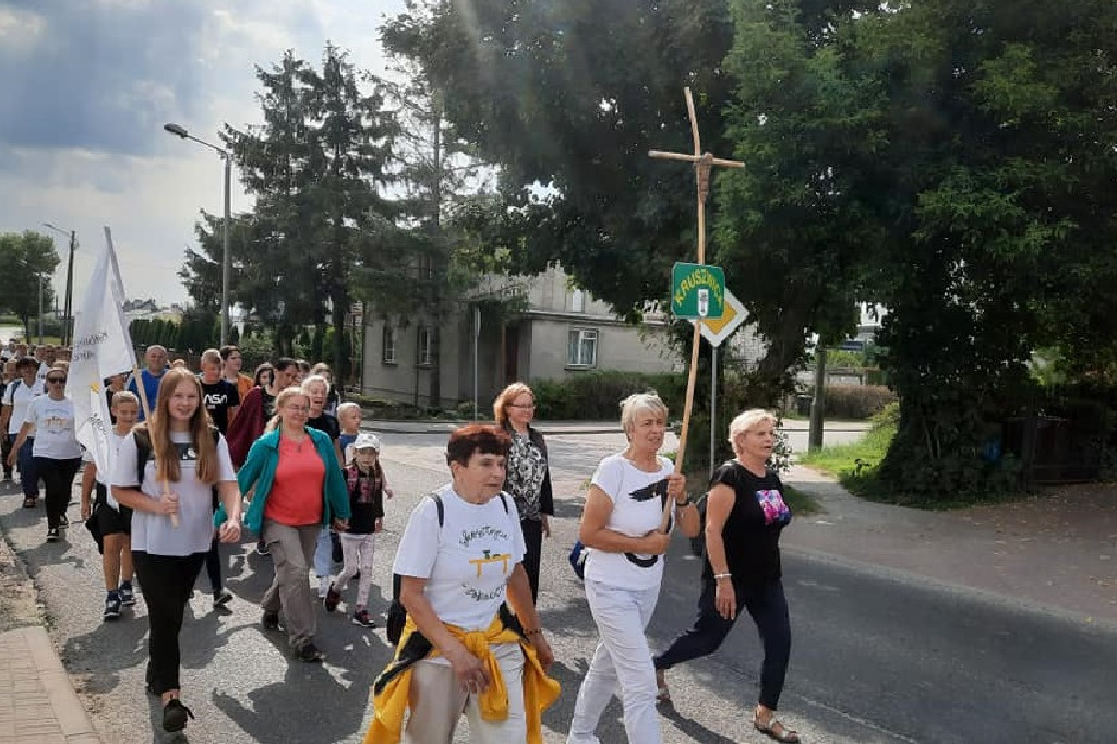 83 pielgrzymów z Kruszwicy wędrowało do Inowrocławia [FOTO]