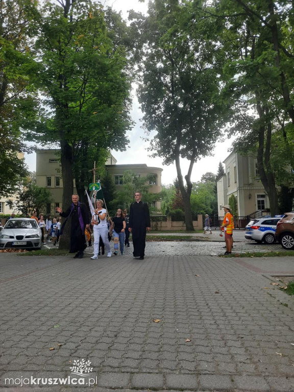 83 pielgrzymów z Kruszwicy wędrowało do Inowrocławia [FOTO]