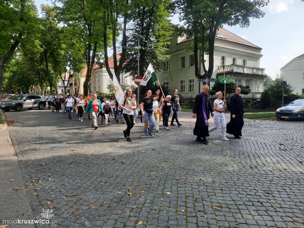 83 pielgrzymów z Kruszwicy wędrowało do Inowrocławia [FOTO]