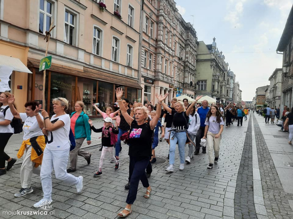 83 pielgrzymów z Kruszwicy wędrowało do Inowrocławia [FOTO]