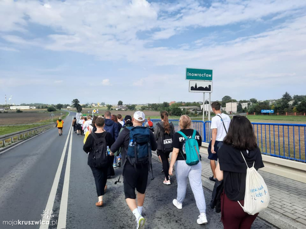 83 pielgrzymów z Kruszwicy wędrowało do Inowrocławia [FOTO]