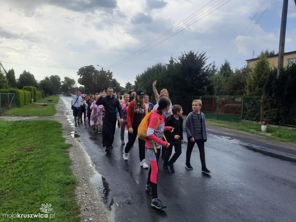 83 pielgrzymów z Kruszwicy wędrowało do Inowrocławia [FOTO]