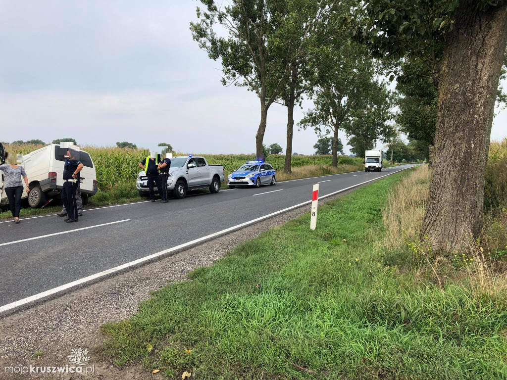 Groźny wypadek pod Kruszwicą. Bus zderzył się z ciężarówką [ZDJĘCIA]