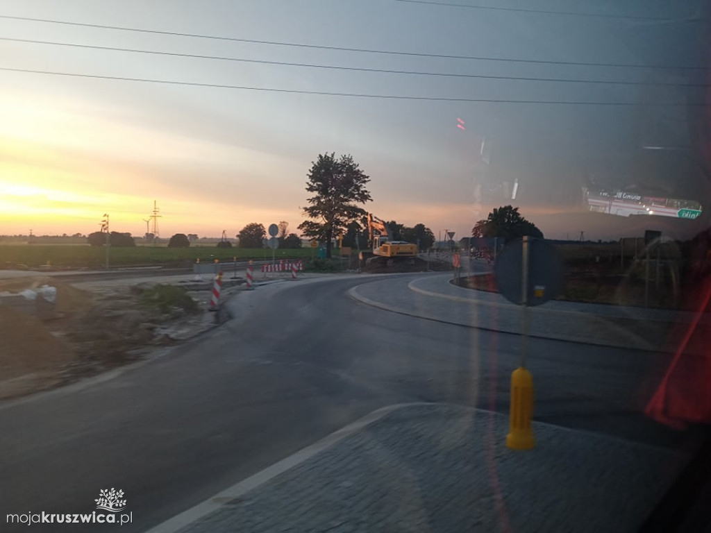 Kierowcy częściowo już korzystają z ronda w Kobylnikach [FOTO]