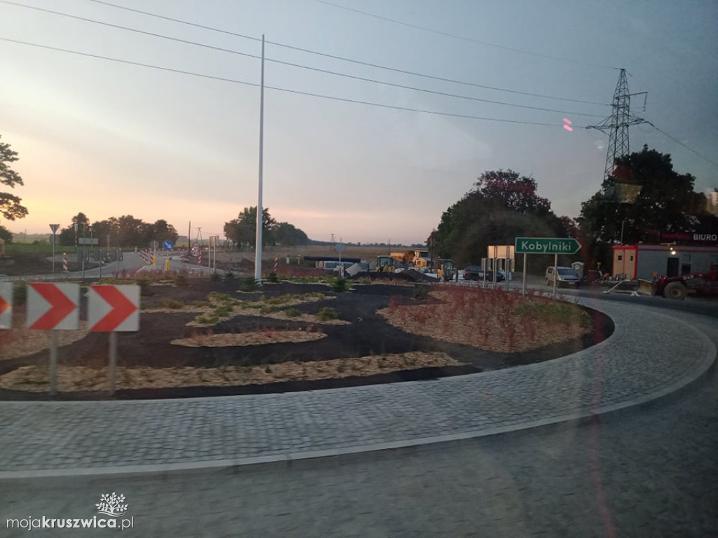 Kierowcy częściowo już korzystają z ronda w Kobylnikach [FOTO]