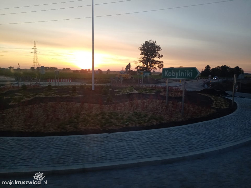 Kierowcy częściowo już korzystają z ronda w Kobylnikach [FOTO]