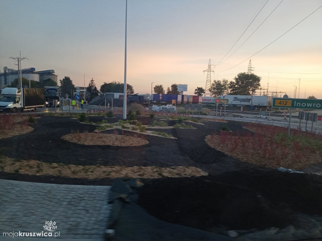 Kierowcy częściowo już korzystają z ronda w Kobylnikach [FOTO]