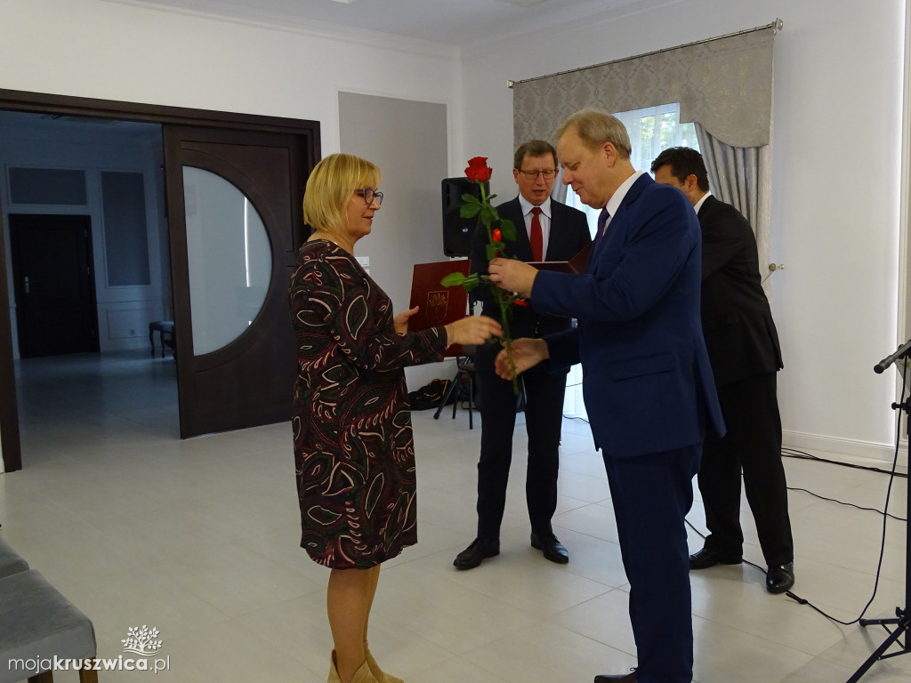 Władze Kruszwicy podziękowały nauczycielom z okazji Dnia Edukacji Narodowej [ZDJĘCIA]