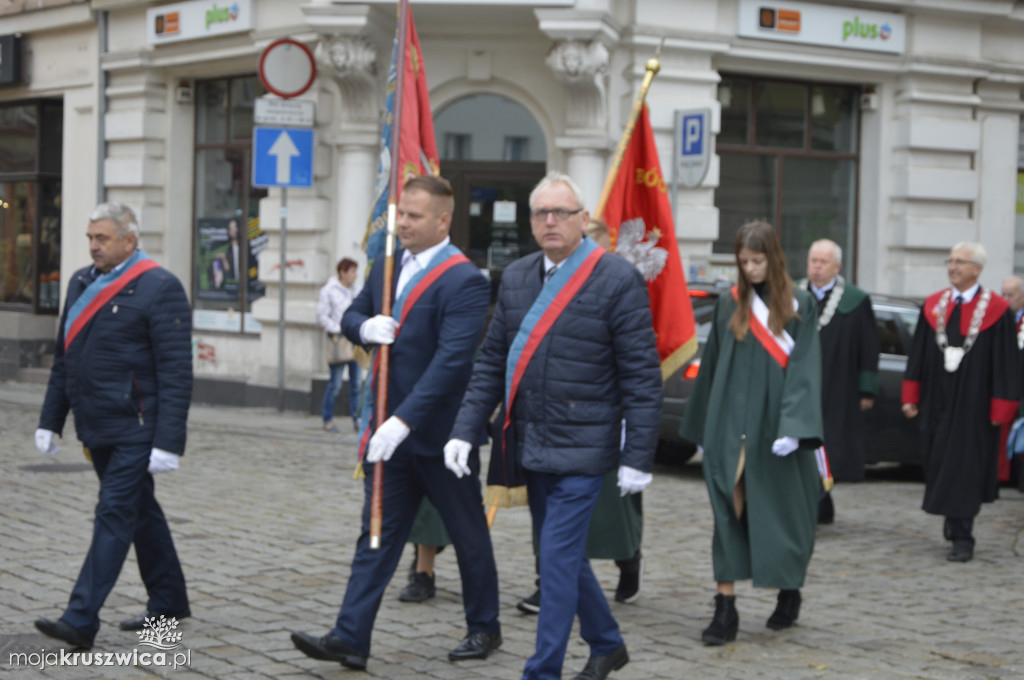 10-lecie Szkoły Rzemiosła. Uroczystości z odznaczeniami i występami artystycznymi [zdjęcia]