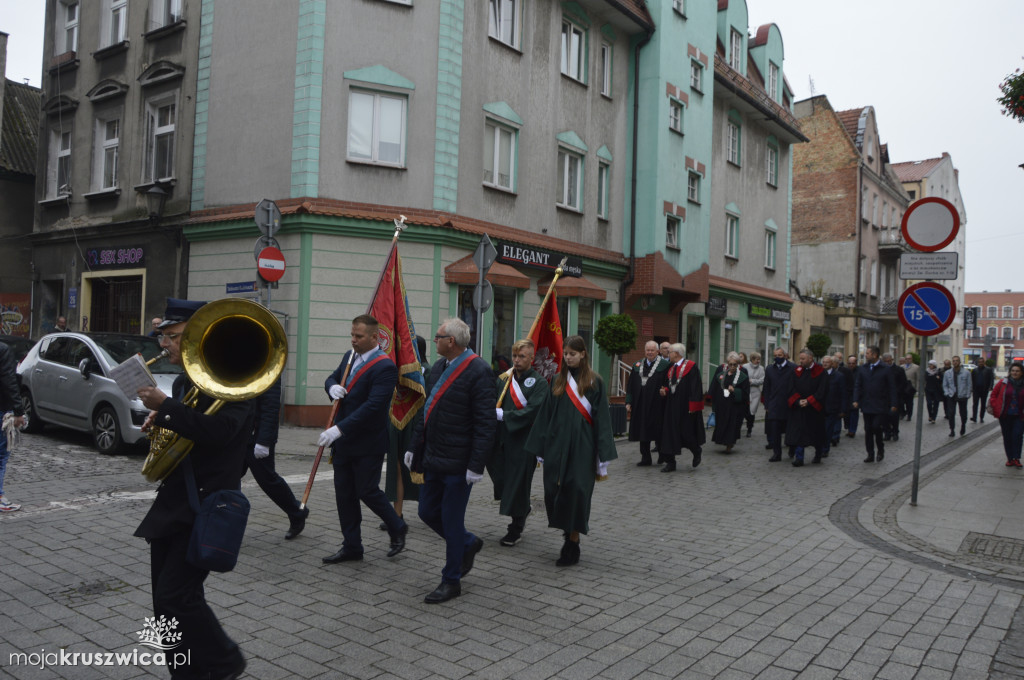 10-lecie Szkoły Rzemiosła. Uroczystości z odznaczeniami i występami artystycznymi [zdjęcia]