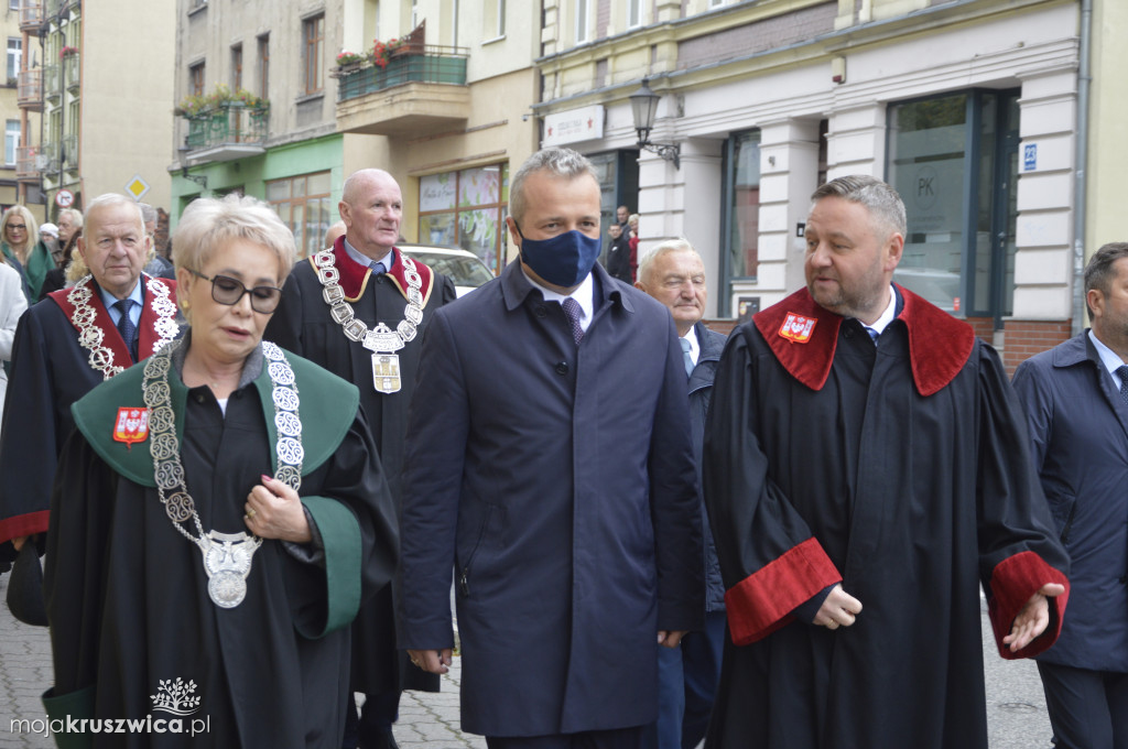 10-lecie Szkoły Rzemiosła. Uroczystości z odznaczeniami i występami artystycznymi [zdjęcia]