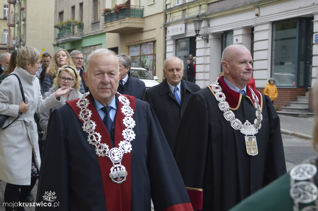 10-lecie Szkoły Rzemiosła. Uroczystości z odznaczeniami i występami artystycznymi [zdjęcia]