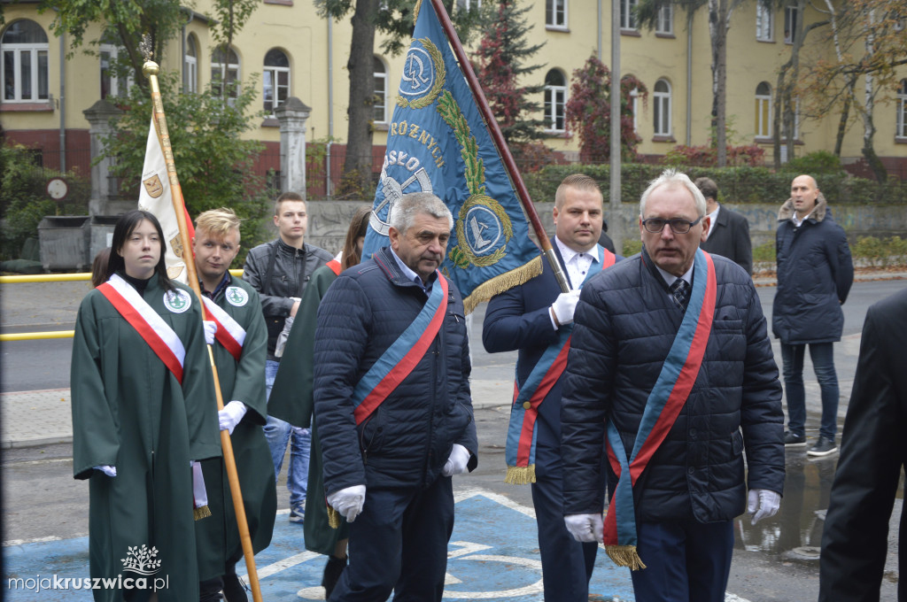 10-lecie Szkoły Rzemiosła. Uroczystości z odznaczeniami i występami artystycznymi [zdjęcia]