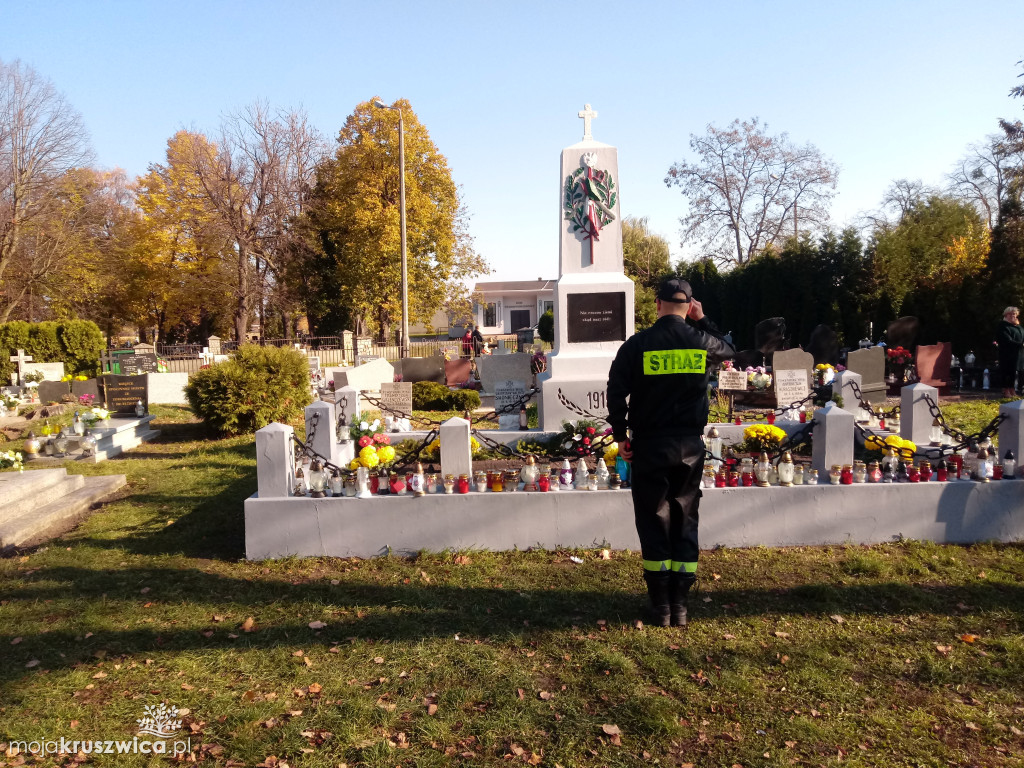 Strażacy odwiedzili groby zmarłych związanych z OSP