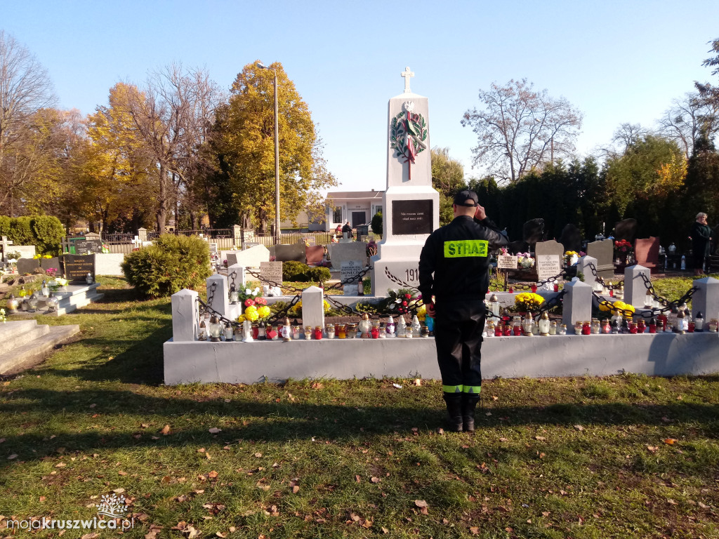 Strażacy odwiedzili groby zmarłych związanych z OSP