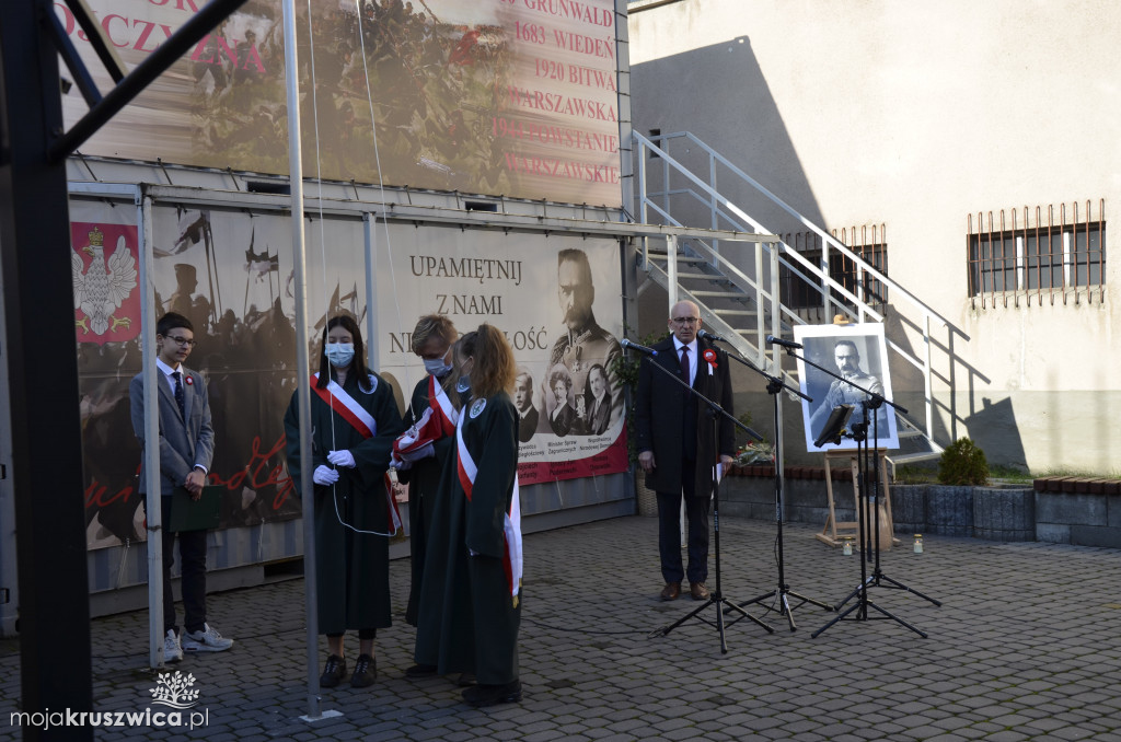 Szkoła Rzemiosła w Inowrocławiu stanęła do Hymnu Narodowego! [FOTO]