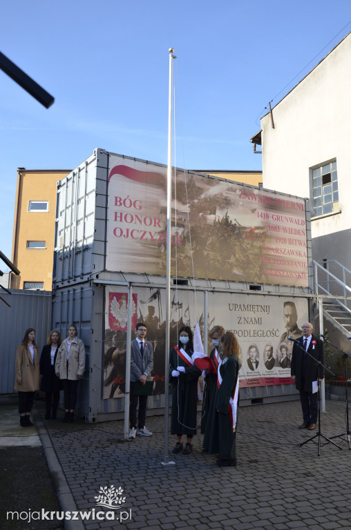 Szkoła Rzemiosła w Inowrocławiu stanęła do Hymnu Narodowego! [FOTO]