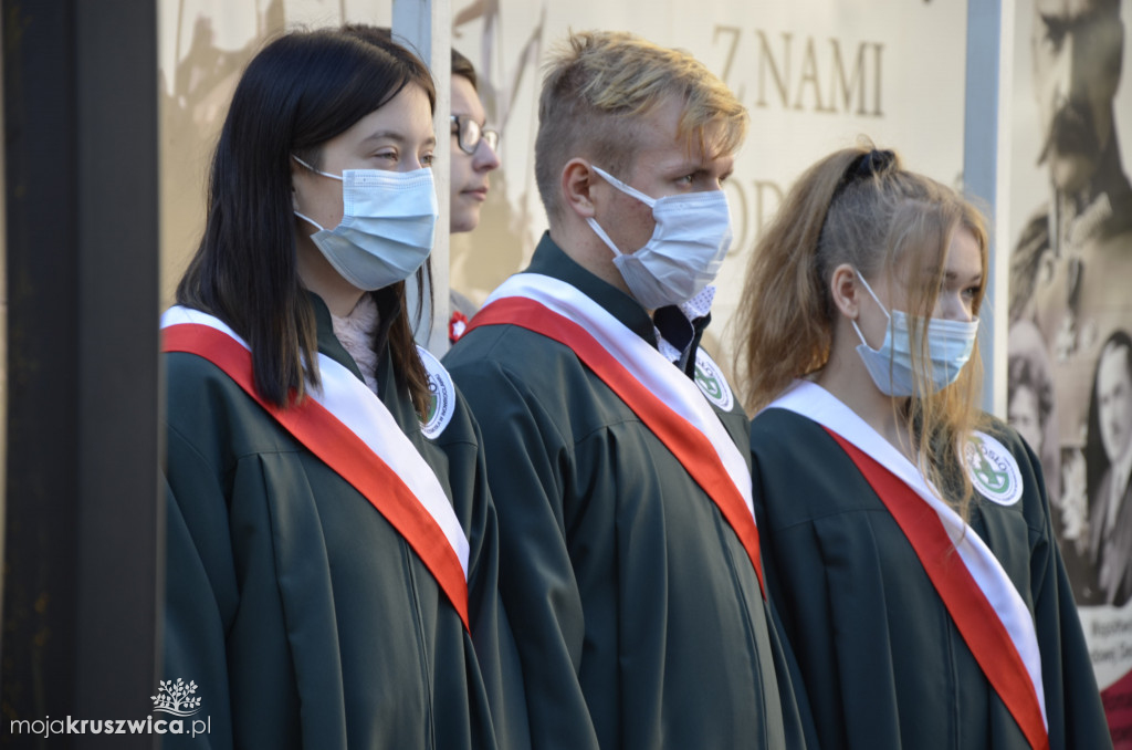 Szkoła Rzemiosła w Inowrocławiu stanęła do Hymnu Narodowego! [FOTO]
