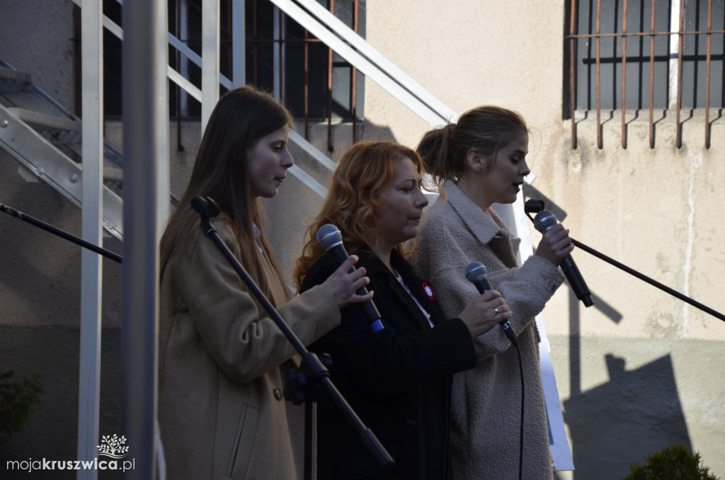 Szkoła Rzemiosła w Inowrocławiu stanęła do Hymnu Narodowego! [FOTO]