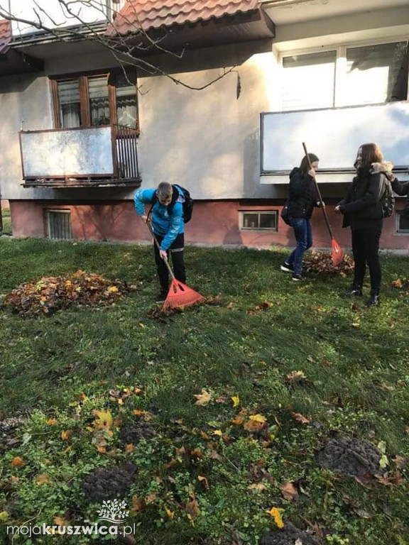 Niepubliczna Szkoła Podstawowa im. Zbigniewa Ryża w Racicach odpowiedziała na apel Pawła Wesołowskiego z Nadleśnictwa Miradz. 