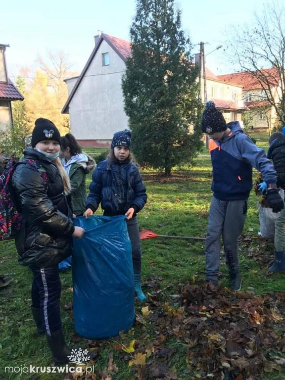 Niepubliczna Szkoła Podstawowa im. Zbigniewa Ryża w Racicach odpowiedziała na apel Pawła Wesołowskiego z Nadleśnictwa Miradz. 