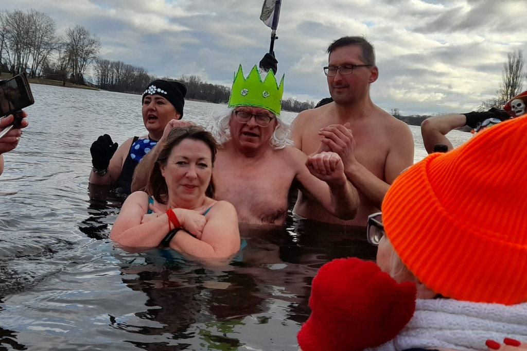 Goplanie Morsy Kruszwica Święto Trzech Króli obchodzili na plaży w Łagiewnikach