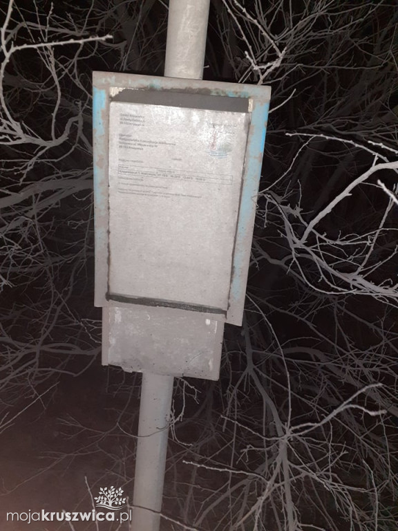 Na Poznańskiej w Kruszwicy przystanek autobusowy straszy i niszczeje