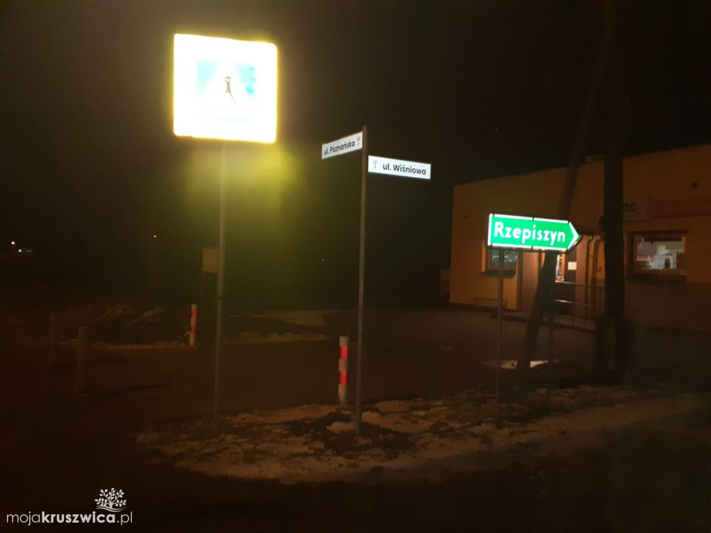 Na Poznańskiej w Kruszwicy przystanek autobusowy straszy i niszczeje
