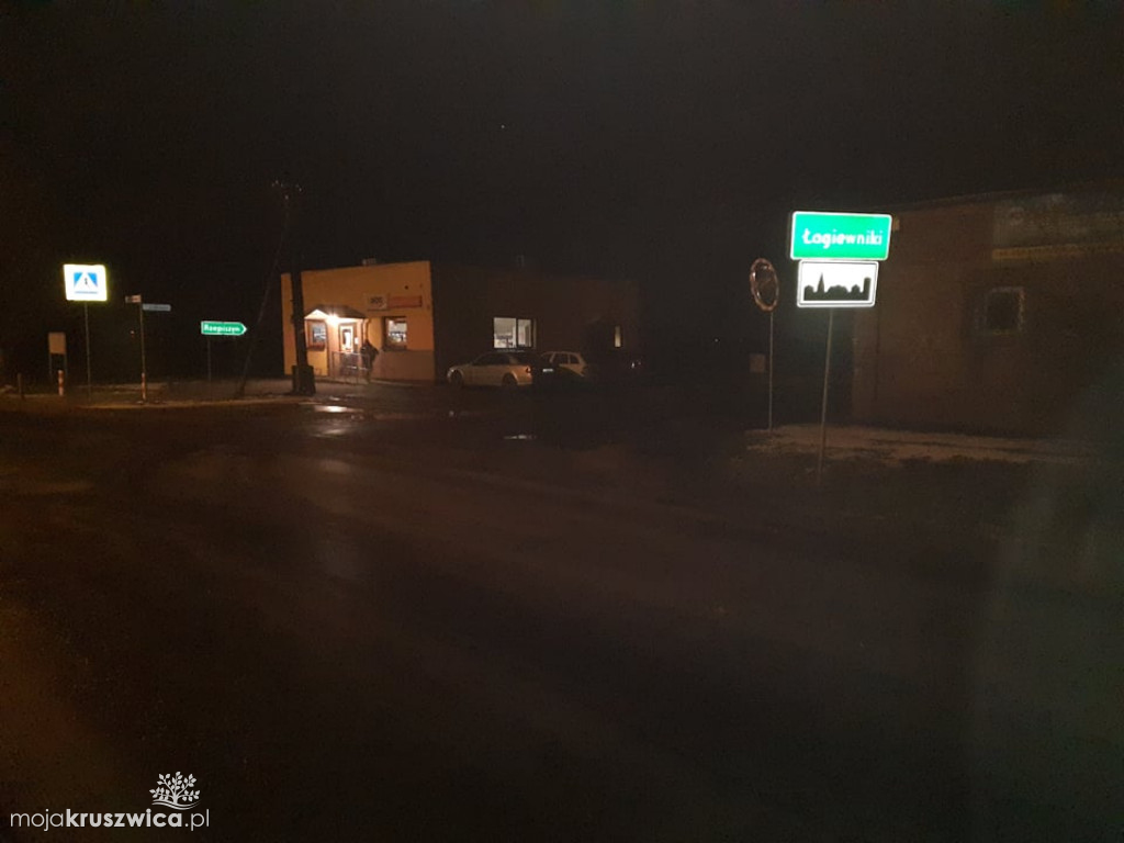 Na Poznańskiej w Kruszwicy przystanek autobusowy straszy i niszczeje