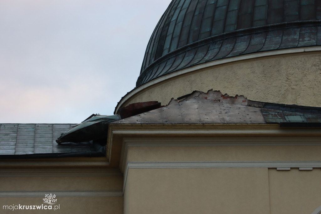 Silny wiatr naderwał część dachu na kościele św. Teresy od Dzieciątka Jezus [FOTO]