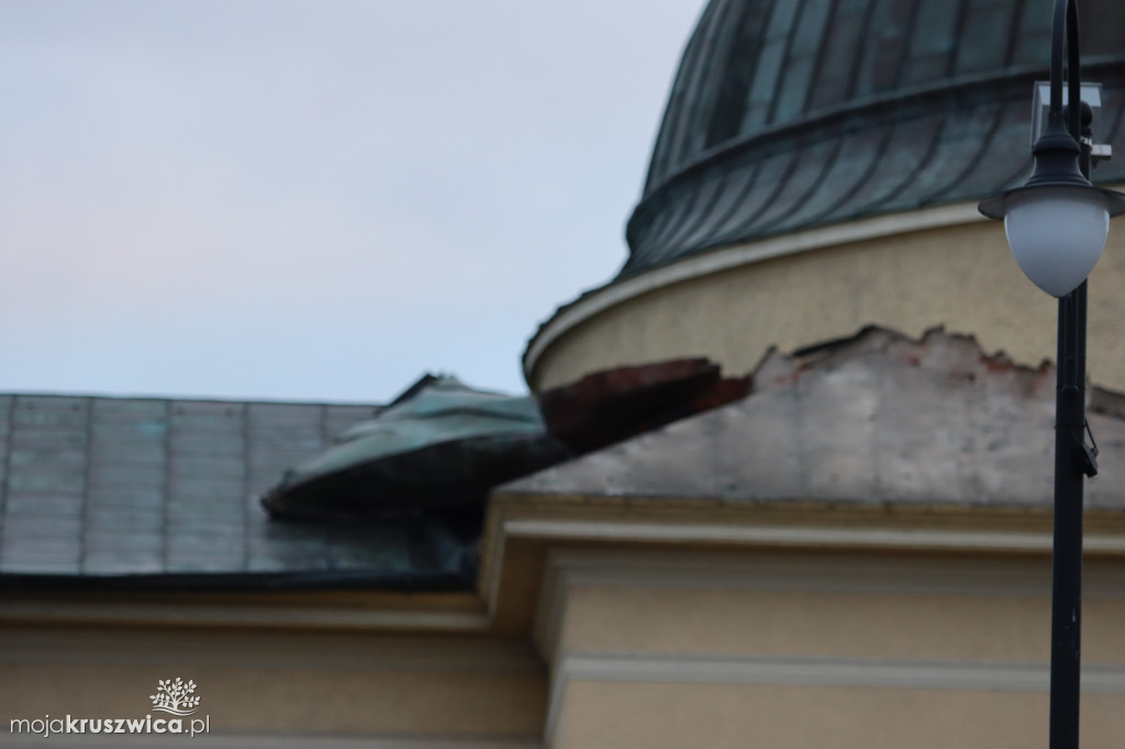 Silny wiatr naderwał część dachu na kościele św. Teresy od Dzieciątka Jezus [FOTO]