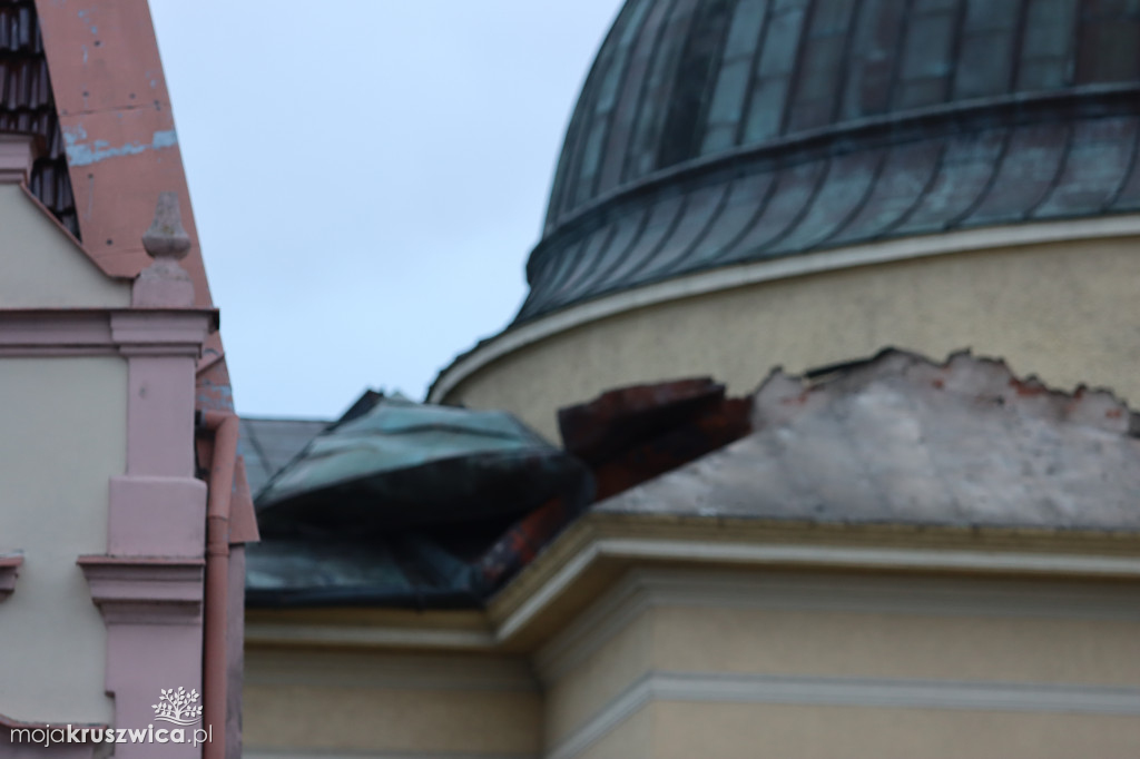 Silny wiatr naderwał część dachu na kościele św. Teresy od Dzieciątka Jezus [FOTO]