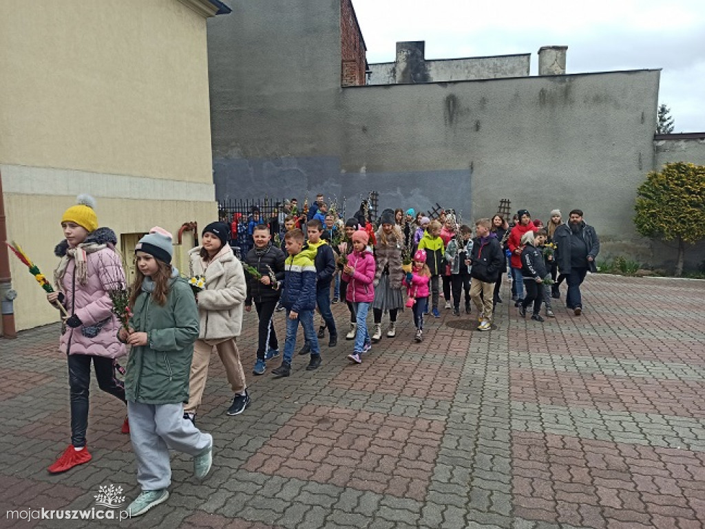Niedziela Palmowa w Parafii św. Teresy od Dzieciątka Jezus w Kruszwicy [ZDJĘCIA]