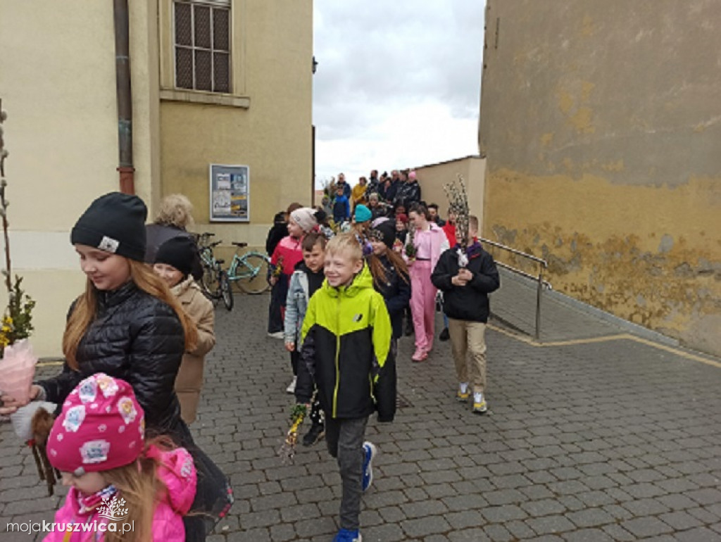 Niedziela Palmowa w Parafii św. Teresy od Dzieciątka Jezus w Kruszwicy [ZDJĘCIA]