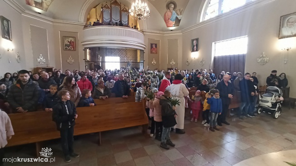 Niedziela Palmowa w Parafii św. Teresy od Dzieciątka Jezus w Kruszwicy [ZDJĘCIA]