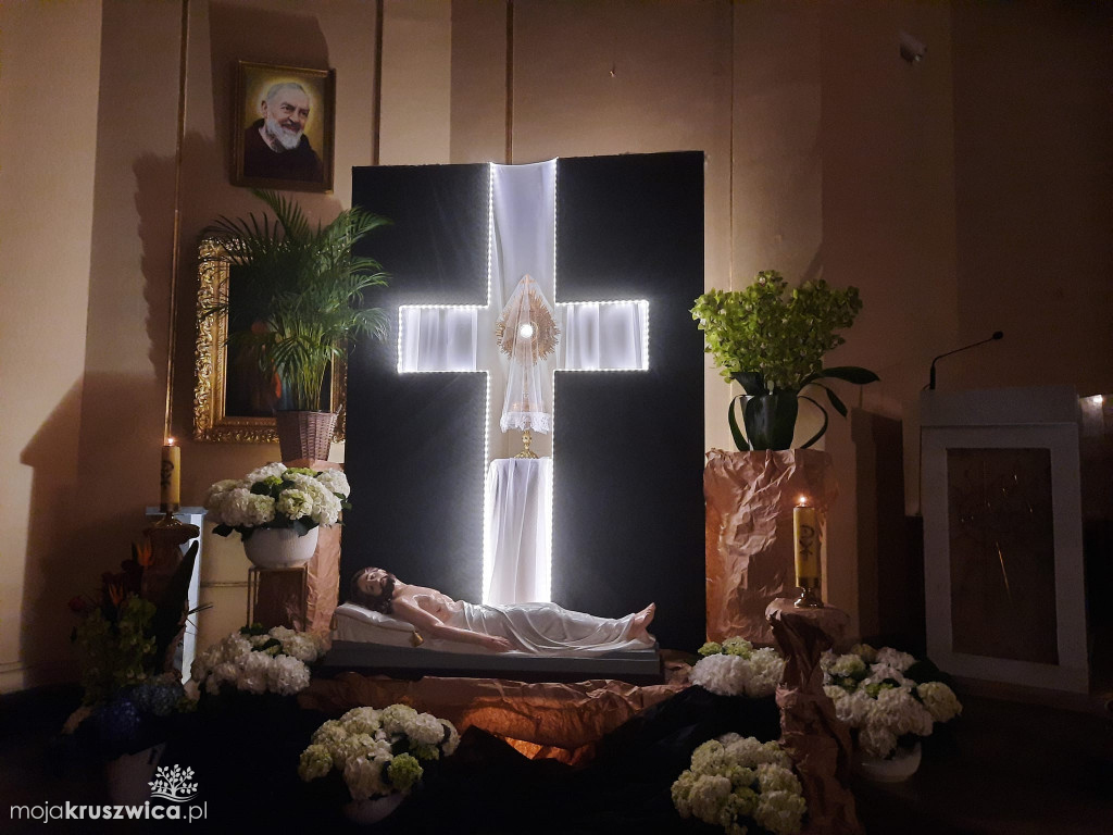  Za nami Liturgia Męki Pańskiej. Tak obchodzili ją kruszwiczanie [ZDJĘCIA]
