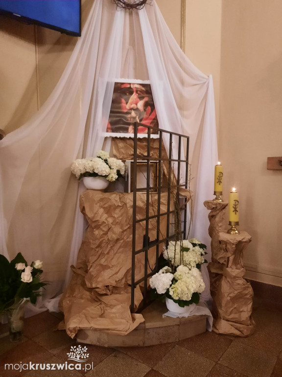  Za nami Liturgia Męki Pańskiej. Tak obchodzili ją kruszwiczanie [ZDJĘCIA]