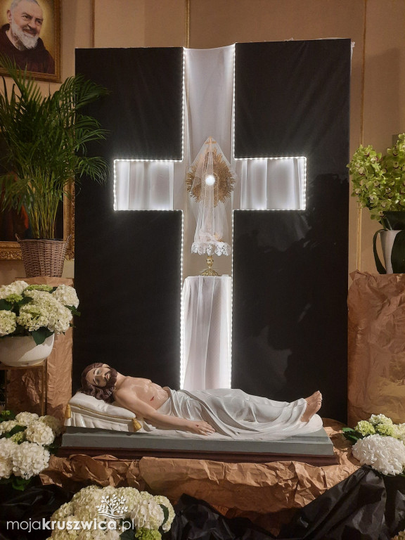  Za nami Liturgia Męki Pańskiej. Tak obchodzili ją kruszwiczanie [ZDJĘCIA]