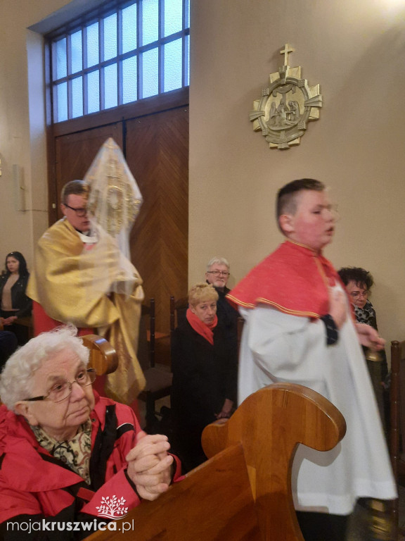  Za nami Liturgia Męki Pańskiej. Tak obchodzili ją kruszwiczanie [ZDJĘCIA]