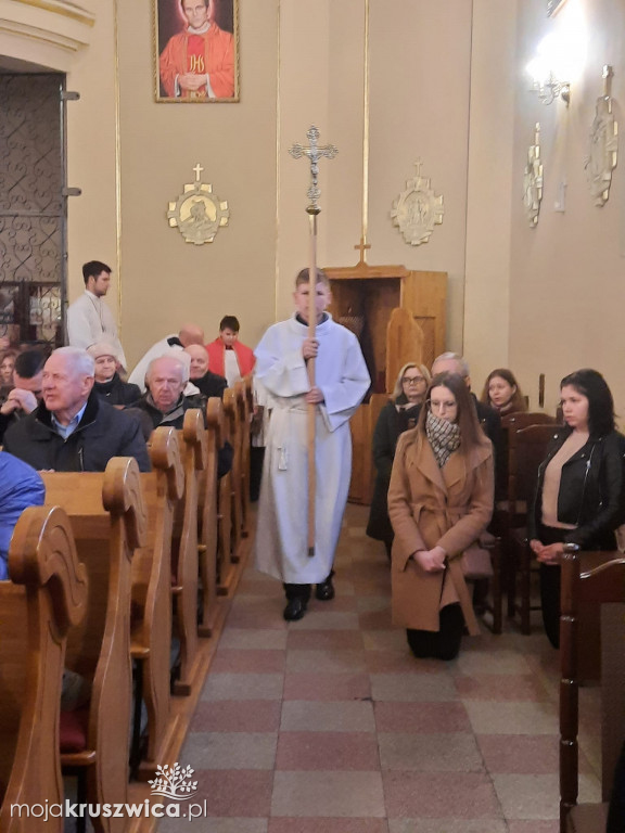  Za nami Liturgia Męki Pańskiej. Tak obchodzili ją kruszwiczanie [ZDJĘCIA]