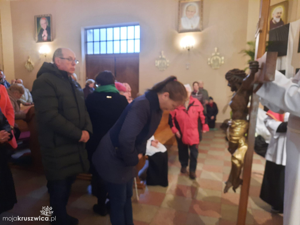  Za nami Liturgia Męki Pańskiej. Tak obchodzili ją kruszwiczanie [ZDJĘCIA]