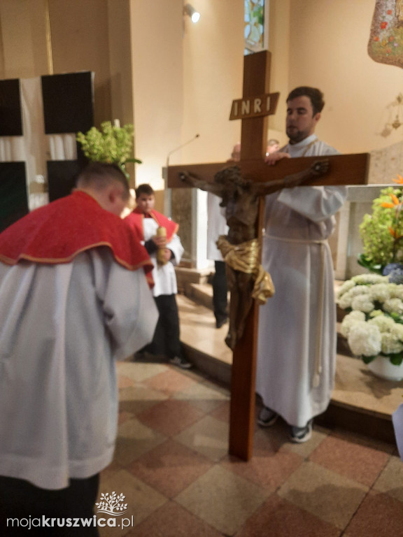  Za nami Liturgia Męki Pańskiej. Tak obchodzili ją kruszwiczanie [ZDJĘCIA]